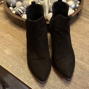 Universal Thread Black Ankle Booties